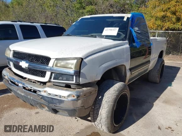 ✅ 2004 Chevrolet Silverado 2500HD LS • VIN: 1GCHK24144E137012 • Лот: 43798317. Опубликован ранее на IAAI с пробегом Не указан. Бесплатный доступ к архиву аукционных продаж из США и подробный отчёт об истории автомобиля на DreamBid. Изображение 2.