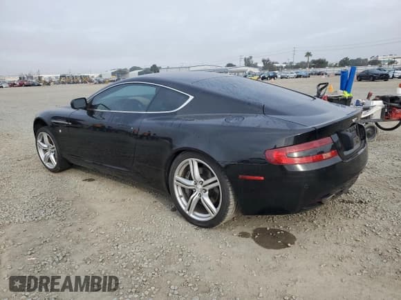 ✅ 2005 Aston Martin DB9 • VIN: SCFAD01A05GA01135 • Lot: 47689715. Wystawiony na Copart z przebiegiem Nie podano. Bezpłatny archiwum sprzedaży aukcyjnych z USA i szczegółowy raport historii pojazdu na DreamBid. Zdjęcie 2.