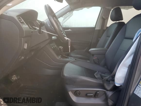 ✅ 2020 Volkswagen Tiguan SE • VIN: 3VV3B7AX2LM044516 • Lot: 53893325. Wystawiony na Copart z przebiegiem 102 456 mil. Bezpłatny archiwum sprzedaży aukcyjnych z USA i szczegółowy raport historii pojazdu na DreamBid. Zdjęcie 7.