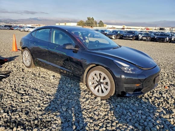 ✅ 2022 Tesla Model 3 • VIN: 5YJ3E1EA8NF368523 • Лот: 94477575. Опубликован ранее на Copart с пробегом 124 931 миль. Бесплатный доступ к архиву аукционных продаж из США и подробный отчёт об истории автомобиля на DreamBid. Изображение 4.