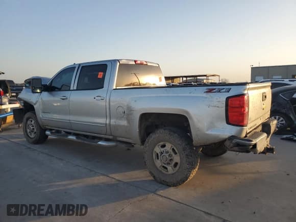 ✅ 2018 Chevrolet Silverado 2500HD LT • VIN: 1GC1KVEG5JF268722 • Lot: 50000995. Wystawiony na Copart z przebiegiem 230 363 mil. Bezpłatny archiwum sprzedaży aukcyjnych z USA i szczegółowy raport historii pojazdu na DreamBid. Zdjęcie 2.