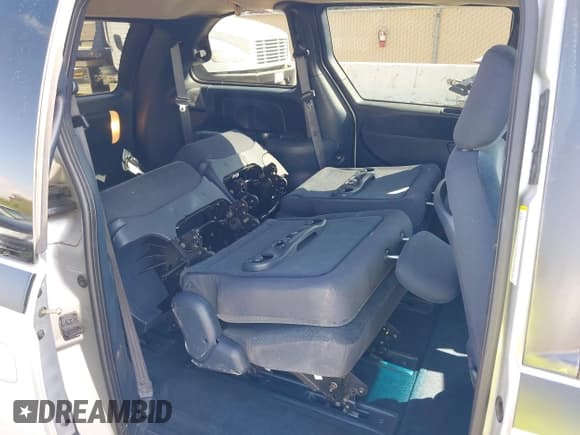 ✅ 2001 Chrysler Voyager • VIN: 1C8GJ45G51B110202 • Лот: 42726024. Опубликован ранее на IAAI с пробегом 97 708 миль. Бесплатный доступ к архиву аукционных продаж из США и подробный отчёт об истории автомобиля на DreamBid. Изображение 8.