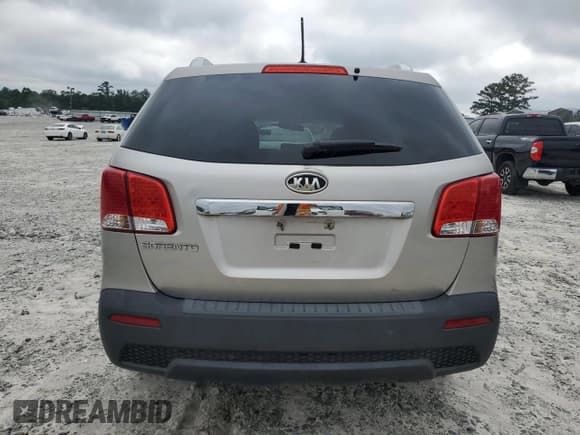 ✅ 2013 Kia Sorento LX • VIN: 5XYKTDA23DG415191 • Lot: 60659645. Listed on Copart with 200,285 mi. Free auction sales archive from the USA and detailed vehicle history report at DreamBid. Image 6.