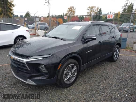 2023 Chevrolet Blazer LT z VIN 3GNKBJRS1PS187577, wystawiony jako IAAI lot #43571132 z przebiegiem 49 719 mil mil oraz . Historia ofert i sprzedaży dostępna na DreamBid. Obrazek 2.