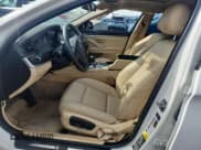 ✅ 2014 BMW 5 Series 528i xDrive • VIN: WBA5A7C54ED219379 • Lot: 70952105. Wystawiony na Copart z przebiegiem 142 526 mil. Bezpłatny archiwum sprzedaży aukcyjnych z USA i szczegółowy raport historii pojazdu na DreamBid. Zdjęcie 7.