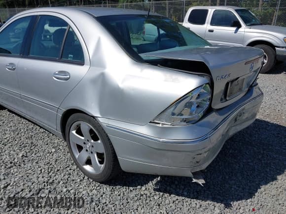 ✅ 2001 Mercedes-Benz C 230/260/280/320 • VIN: WDBRF61J51F013288 • Lot: 42322128. Wystawiony na IAAI z przebiegiem Nie podano. Bezpłatny archiwum sprzedaży aukcyjnych z USA i szczegółowy raport historii pojazdu na DreamBid. Zdjęcie 6.