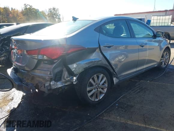 ✅ 2015 Hyundai Elantra SE • VIN: 5NPDH4AE2FH598843 • Лот: 43518006. Опубликован ранее на IAAI с пробегом 199 383 миль. Бесплатный доступ к архиву аукционных продаж из США и подробный отчёт об истории автомобиля на DreamBid. Изображение 4.