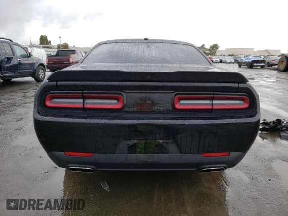 ✅ 2022 Dodge Challenger SXT • VIN: 2C3CDZAG8NH182166 • Lot: 37033443. Wystawiony na Copart z przebiegiem 5 301 mil. Bezpłatny archiwum sprzedaży aukcyjnych z USA i szczegółowy raport historii pojazdu na DreamBid. Zdjęcie 6.