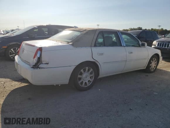 ✅ 2009 Cadillac DTS 1SC • VIN: 1G6KD57Y09U131959 • Lot: 71683215. Wystawiony na Copart z przebiegiem 111 814 mil. Bezpłatny archiwum sprzedaży aukcyjnych z USA i szczegółowy raport historii pojazdu na DreamBid. Zdjęcie 3.