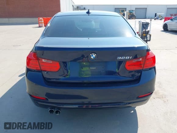 ✅ 2013 BMW 3 Series 328i • VIN: WBA3A5C55DF356135 • Lot: 42912328. Wystawiony na IAAI z przebiegiem 103 646 mil. Bezpłatny archiwum sprzedaży aukcyjnych z USA i szczegółowy raport historii pojazdu na DreamBid. Zdjęcie 17.