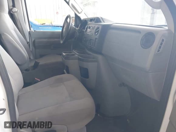 ✅ 2012 Ford Econoline Cargo Commercial • VIN: 1FTNS2EW6CDB17829 • Lot: 42624926. Wystawiony na IAAI z przebiegiem 196 273 mil. Bezpłatny archiwum sprzedaży aukcyjnych z USA i szczegółowy raport historii pojazdu na DreamBid. Zdjęcie 5.