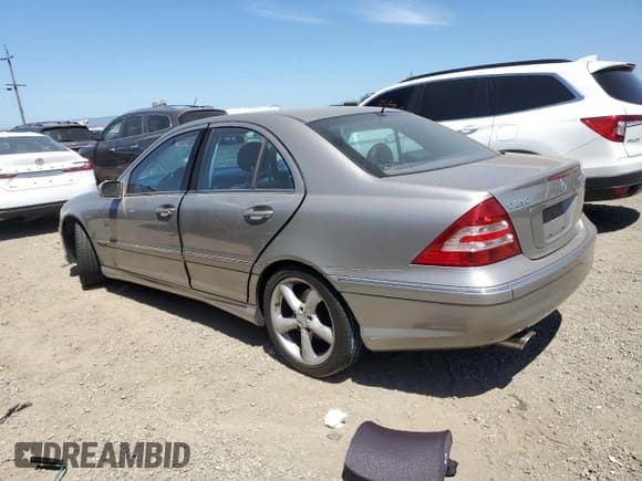 ✅ 2005 Mercedes-Benz C 230 Kompressor • VIN: WDBRF40J15A797820 • Lot: 58970365. Wystawiony na Copart z przebiegiem 72 107 mil. Bezpłatny archiwum sprzedaży aukcyjnych z USA i szczegółowy raport historii pojazdu na DreamBid. Zdjęcie 2.
