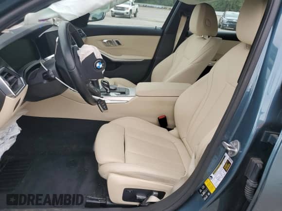 2021 BMW 3 Series 330i xDrive z VIN 3MW5R7J01M8C09551, wystawiony jako Copart lot #59443805 z przebiegiem Nie podano mil oraz Szkoda całkowita • Salvage title. Historia ofert i sprzedaży dostępna na DreamBid. Obrazek 7.