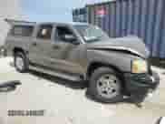 2006 Dodge Dakota SLT z VIN 1D7HE48K46S539838, wystawiony jako Copart lot #68520644 z przebiegiem Nie podano mil oraz Nie do naprawy • Non repairable. Historia ofert i sprzedaży dostępna na DreamBid. Obrazek 4.