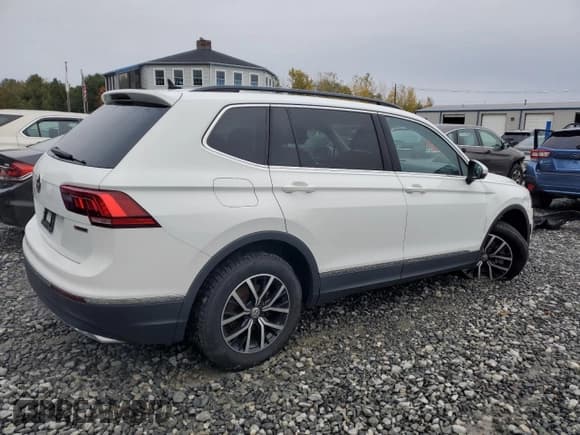 ✅ 2021 Volkswagen Tiguan SE • VIN: 3VV2B7AX4MM085159 • Lot: 84725305. Wystawiony na Copart z przebiegiem 61 203 mil. Bezpłatny archiwum sprzedaży aukcyjnych z USA i szczegółowy raport historii pojazdu na DreamBid. Zdjęcie 3.