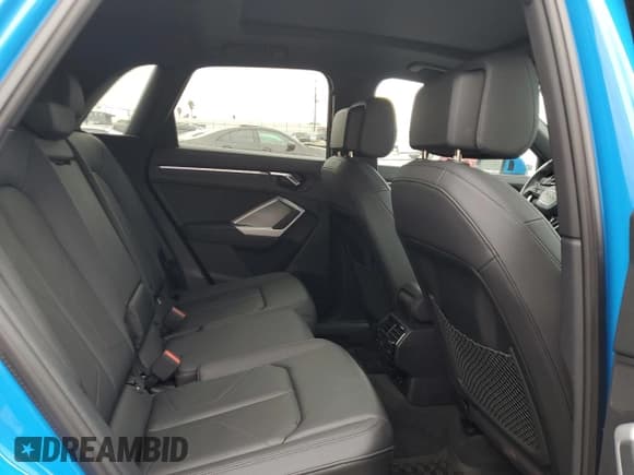 ✅ 2022 Audi Q3 S line Premium Plus • VIN: WA1EECF33N1150397 • Lot: 84426475. Wystawiony na Copart z przebiegiem 43 954 mil. Bezpłatny archiwum sprzedaży aukcyjnych z USA i szczegółowy raport historii pojazdu na DreamBid. Zdjęcie 11.