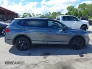 ✅ 2024 Volkswagen Tiguan SE R-Line Black • VIN: 3VVCB7AX4RM002566 • Lot: 43273661. Wystawiony na IAAI z przebiegiem 33 242 mil. Bezpłatny archiwum sprzedaży aukcyjnych z USA i szczegółowy raport historii pojazdu na DreamBid. Zdjęcie 13.