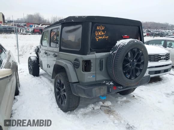 ✅ 2023 Jeep Wrangler Sahara • VIN: 1C4JJXP65PW627482 • Lot: 43838266. Wystawiony na IAAI z przebiegiem 53 971 mil. Bezpłatny archiwum sprzedaży aukcyjnych z USA i szczegółowy raport historii pojazdu na DreamBid. Zdjęcie 3.