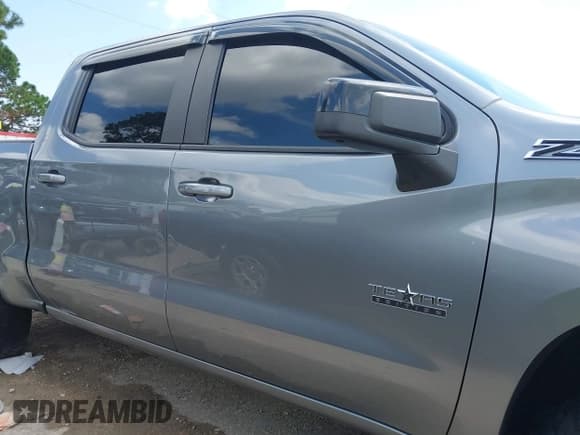 ✅ 2021 Chevrolet Silverado 1500 RST • VIN: 3GCUYEED8MG383402 • Lot: 43110853. Wystawiony na IAAI z przebiegiem 72 129 mil. Bezpłatny archiwum sprzedaży aukcyjnych z USA i szczegółowy raport historii pojazdu na DreamBid. Zdjęcie 13.
