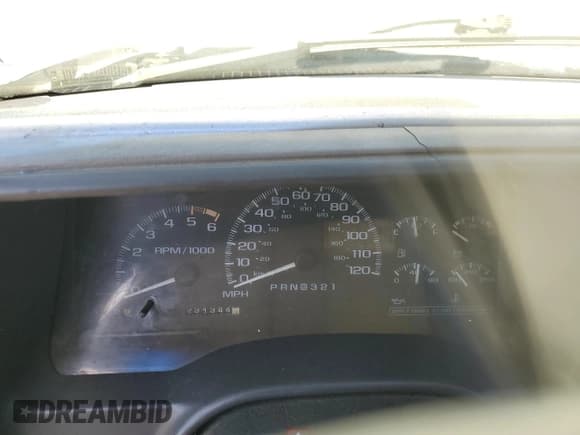 ✅ 1999 GMC Denali • VIN: 1GKEK13R6XR914411 • Lot: 56063555. Listed on Copart with 231,344 mi. Free auction sales archive from the USA and detailed vehicle history report at DreamBid. Image 9.