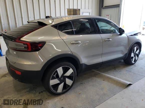 ✅ 2023 Volvo C40 Plus • VIN: YV4ED3GL2P2065715 • Лот: 37765054. Опубликован ранее на Copart с пробегом 4 698 миль. Бесплатный доступ к архиву аукционных продаж из США и подробный отчёт об истории автомобиля на DreamBid. Изображение 3.