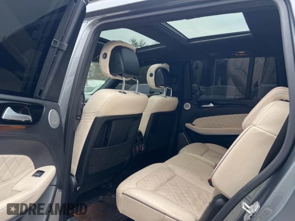 ✅ 2017 Mercedes-Benz GLS 550 • VIN: 4JGDF7DE8HA829365 • Лот: 43782238. Опубликован ранее на IAAI с пробегом 151 667 миль. Бесплатный доступ к архиву аукционных продаж из США и подробный отчёт об истории автомобиля на DreamBid. Изображение 8.