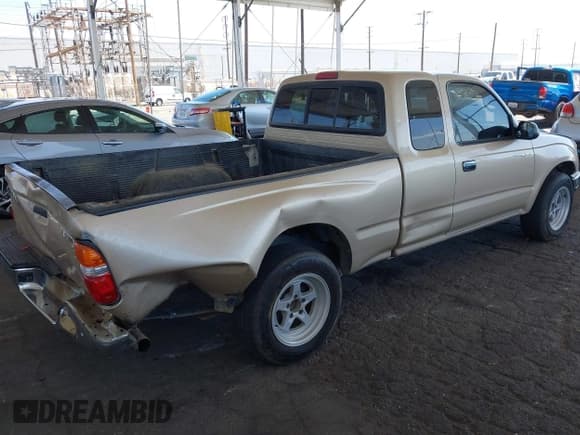 ✅ 2001 Toyota Tacoma • VIN: 5TEVL52N51Z856494 • Lot: 42820966. Listed on IAAI with 366,291 mi. Free auction sales archive from the USA and detailed vehicle history report at DreamBid. Image 4.