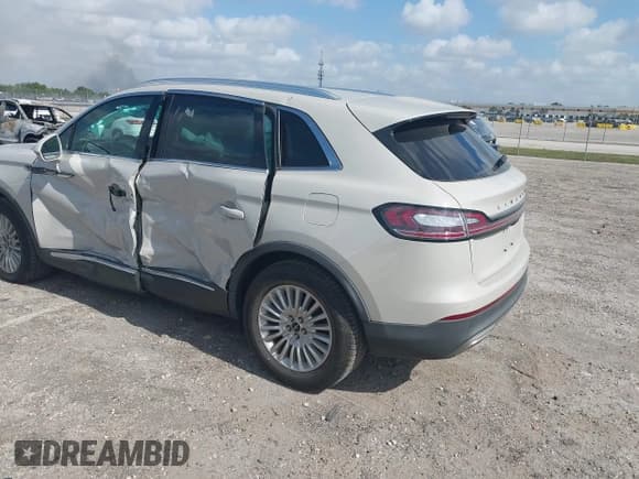 ✅ 2020 Lincoln Nautilus Standard • VIN: 2LMPJ6J95LBL09249 • Lot: 42106717. Wystawiony na IAAI z przebiegiem 33 243 mil. Bezpłatny archiwum sprzedaży aukcyjnych z USA i szczegółowy raport historii pojazdu na DreamBid. Zdjęcie 3.