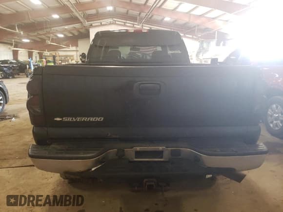 ✅ 2001 Chevrolet Silverado 2500HD • VIN: 1GCHK23121F152745 • Lot: 86510024. Wystawiony na Copart z przebiegiem 329 150 mil. Bezpłatny archiwum sprzedaży aukcyjnych z USA i szczegółowy raport historii pojazdu na DreamBid. Zdjęcie 6.