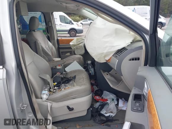 ✅ 2010 Chrysler Town & Country Limited • VIN: 2A4RR6DX3AR240622 • Лот: 43603248. Опубликован ранее на IAAI с пробегом 143 181 миль. Бесплатный доступ к архиву аукционных продаж из США и подробный отчёт об истории автомобиля на DreamBid. Изображение 5.