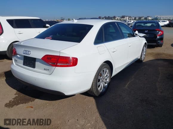 ✅ 2010 Audi A4 Premium Plus • VIN: WAUEFAFL9AN070187 • Lot: 43131271. Wystawiony na IAAI z przebiegiem 147 952 mil. Bezpłatny archiwum sprzedaży aukcyjnych z USA i szczegółowy raport historii pojazdu na DreamBid. Zdjęcie 4.