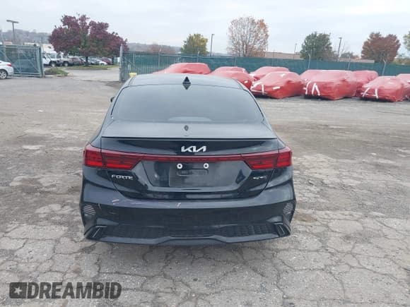 ✅ 2023 Kia Forte GT-Line • VIN: 3KPF54AD2PE619480 • Lot: 43603579. Wystawiony na IAAI z przebiegiem 55 877 mil. Bezpłatny archiwum sprzedaży aukcyjnych z USA i szczegółowy raport historii pojazdu na DreamBid. Zdjęcie 17.