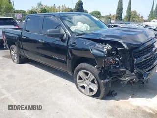 ✅ 2018 Chevrolet Silverado 1500 Custom • VIN: 3GCPCPEC7JG278814 • Lot: 43180064. Wystawiony na IAAI z przebiegiem 76 040 mil. Bezpłatny archiwum sprzedaży aukcyjnych z USA i szczegółowy raport historii pojazdu na DreamBid. Zdjęcie 1.