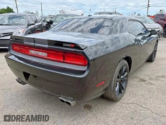 ✅ 2012 Dodge Challenger SRT-8 392 • VIN: 2C3CDYCJ8CH137762 • Lot: 92072065. Wystawiony na Copart z przebiegiem 85 215 mil. Bezpłatny archiwum sprzedaży aukcyjnych z USA i szczegółowy raport historii pojazdu na DreamBid. Zdjęcie 4.