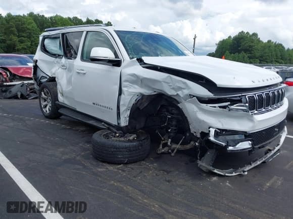 ✅ 2022 Jeep Wagoneer Series II • VIN: 1C4SJVBT1NS205199 • Lot: 42969140. Wystawiony na IAAI z przebiegiem 83 067 mil. Bezpłatny archiwum sprzedaży aukcyjnych z USA i szczegółowy raport historii pojazdu na DreamBid. Zdjęcie 1.