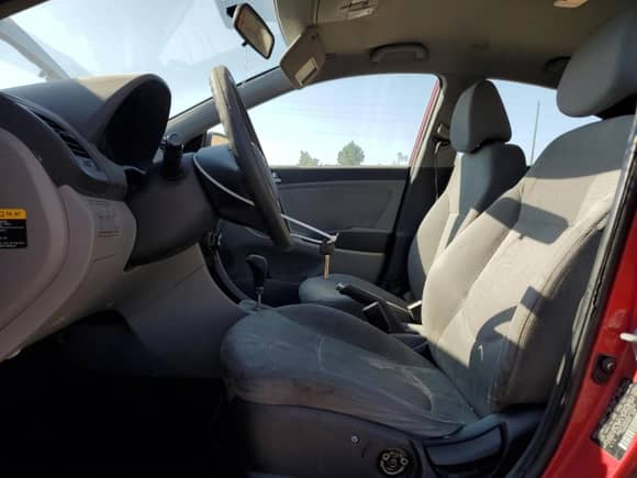 2013 Hyundai Accent GLS с VIN KMHCT4AE6DU407532, выставлен на аукционе Copart как лот 70398965 с пробегом 201 678 миль миль и Списание • Salvage title. История ставок и продаж доступна на DreamBid. Изображение 7.