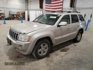 ✅ 2007 Jeep Grand Cherokee Overland • VIN: 1J8HR68297C676708 • Lot: 86270755. Listed on Copart with 242,521 mi. Free auction sales archive from the USA and detailed vehicle history report at DreamBid. Image 1.