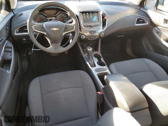 ✅ 2018 Chevrolet Cruze LT • VIN: 1G1BE5SM3J7241396 • Lot: 91491685. Wystawiony na Copart z przebiegiem 103 097 mil. Bezpłatny archiwum sprzedaży aukcyjnych z USA i szczegółowy raport historii pojazdu na DreamBid. Zdjęcie 8.