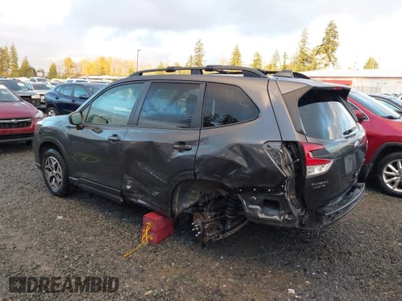 ✅ 2021 Subaru Forester Premium • VIN: JF2SKAFC9MH434338 • Lot: 43682397. Listed on IAAI with 59,511 mi. Free auction sales archive from the USA and detailed vehicle history report at DreamBid. Image 3.