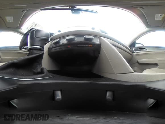 ✅ 2018 Volkswagen Atlas SE • VIN: 1V2KR2CAXJC516881 • Lot: 42137675. Wystawiony na IAAI z przebiegiem 99 622 mil. Bezpłatny archiwum sprzedaży aukcyjnych z USA i szczegółowy raport historii pojazdu na DreamBid. Zdjęcie 19.