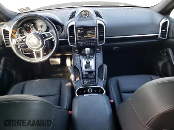 ✅ 2015 Porsche Cayenne S • VIN: WP1AB2A26FLA56511 • Лот: 92051675. Опубликован ранее на Copart с пробегом 109 749 миль. Бесплатный доступ к архиву аукционных продаж из США и подробный отчёт об истории автомобиля на DreamBid. Изображение 8.