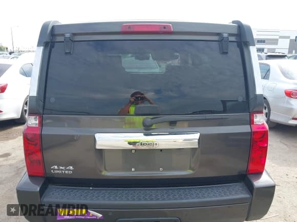 ✅ 2006 Jeep Commander Limited • VIN: 1J8HG58N86C141698 • Lot: 43474401. Wystawiony na IAAI z przebiegiem 204 238 mil. Bezpłatny archiwum sprzedaży aukcyjnych z USA i szczegółowy raport historii pojazdu na DreamBid. Zdjęcie 16.