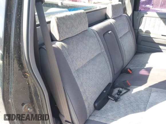 ✅ 1996 Dodge Dakota • VIN: 1B7GG26XXTS522704 • Lot: 43319567. Wystawiony na IAAI z przebiegiem 244 mil. Bezpłatny archiwum sprzedaży aukcyjnych z USA i szczegółowy raport historii pojazdu na DreamBid. Zdjęcie 8.