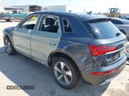 ✅ 2024 Audi Q5 Premium Plus • VIN: WA1BBAFY4R2024528 • Lot: 43126558. Wystawiony na IAAI z przebiegiem 17 574 mil. Bezpłatny archiwum sprzedaży aukcyjnych z USA i szczegółowy raport historii pojazdu na DreamBid. Zdjęcie 19.