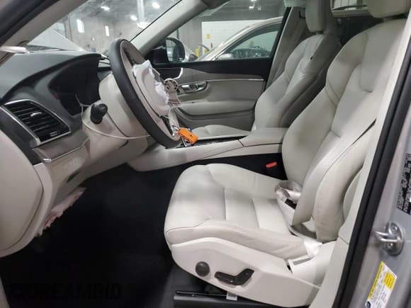 ✅ 2023 Volvo XC90 • VIN: YV4H60CW2P1992578 • Лот: 39003014. Опубликован ранее на Copart с пробегом 3 997 миль. Бесплатный доступ к архиву аукционных продаж из США и подробный отчёт об истории автомобиля на DreamBid. Изображение 7.