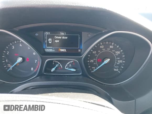 ✅ 2015 Ford Focus SE • VIN: 1FADP3F21FL206982 • Lot: 43748127. Wystawiony na IAAI z przebiegiem 120 288 mil. Bezpłatny archiwum sprzedaży aukcyjnych z USA i szczegółowy raport historii pojazdu na DreamBid. Zdjęcie 7.