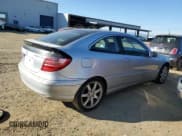 ✅ 2002 Mercedes-Benz C 230/260/280/320 • VIN: WDBRN47J12A288749 • Lot: 42052655. Wystawiony na Copart z przebiegiem 229 188 mil. Bezpłatny archiwum sprzedaży aukcyjnych z USA i szczegółowy raport historii pojazdu na DreamBid. Zdjęcie 3.