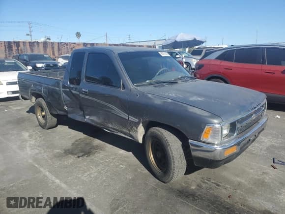 ✅ 1992 Toyota Pickup DLX • VIN: JT4RN93PXN5057452 • Lot: 88791225. Listed on Copart with 204,118 mi. Free auction sales archive from the USA and detailed vehicle history report at DreamBid. Image 4.