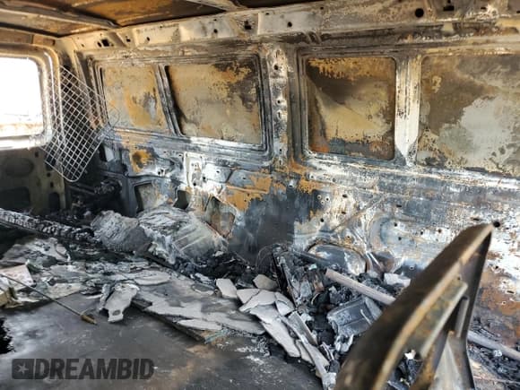 ✅ 2000 Ford Econoline Cargo • VIN: 1FTNE2424YHB40676 • Лот: 53939115. Опубликован ранее на Copart с пробегом Не указан. Бесплатный доступ к архиву аукционных продаж из США и подробный отчёт об истории автомобиля на DreamBid. Изображение 11.