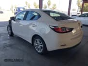 ✅ 2018 Toyota Yaris • VIN: 3MYDLBYV0JY329794 • Lot: 43287880. Wystawiony na IAAI z przebiegiem 129 970 mil. Bezpłatny archiwum sprzedaży aukcyjnych z USA i szczegółowy raport historii pojazdu na DreamBid. Zdjęcie 3.